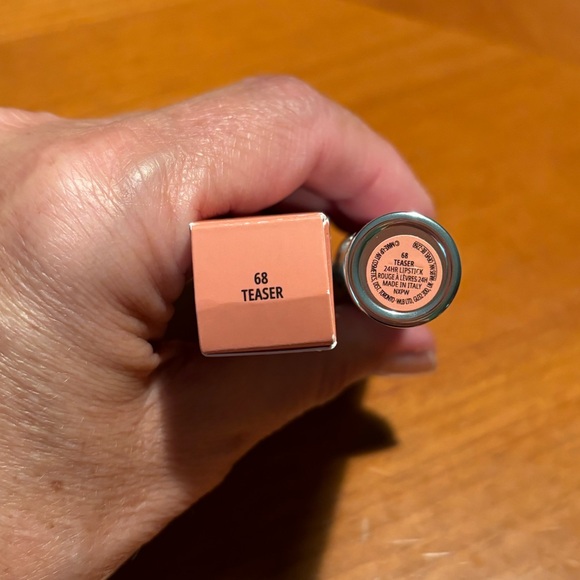 MAC Locked Kiss 24 HR Lipstick - Picture 8 of 16